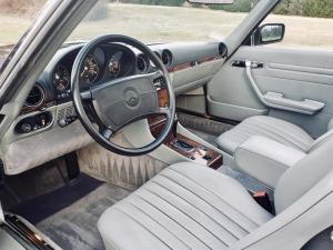 Mercedes-Benz 560 SL 1986 года  (NA)